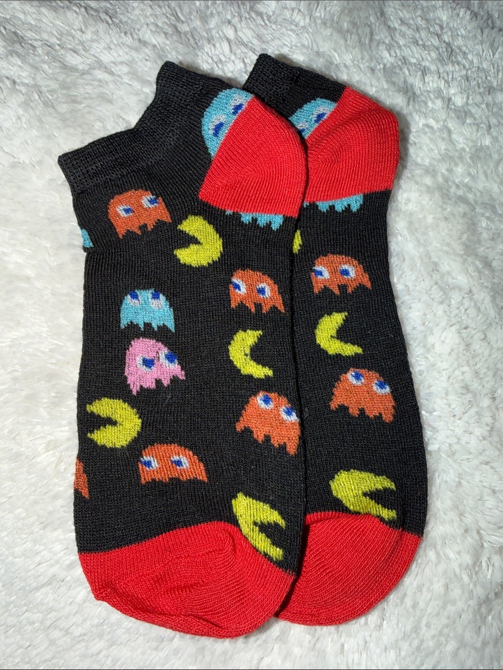 Retro Arcade Pac-Man Pattern Men’s Ankle Socks - Black with Red Accents